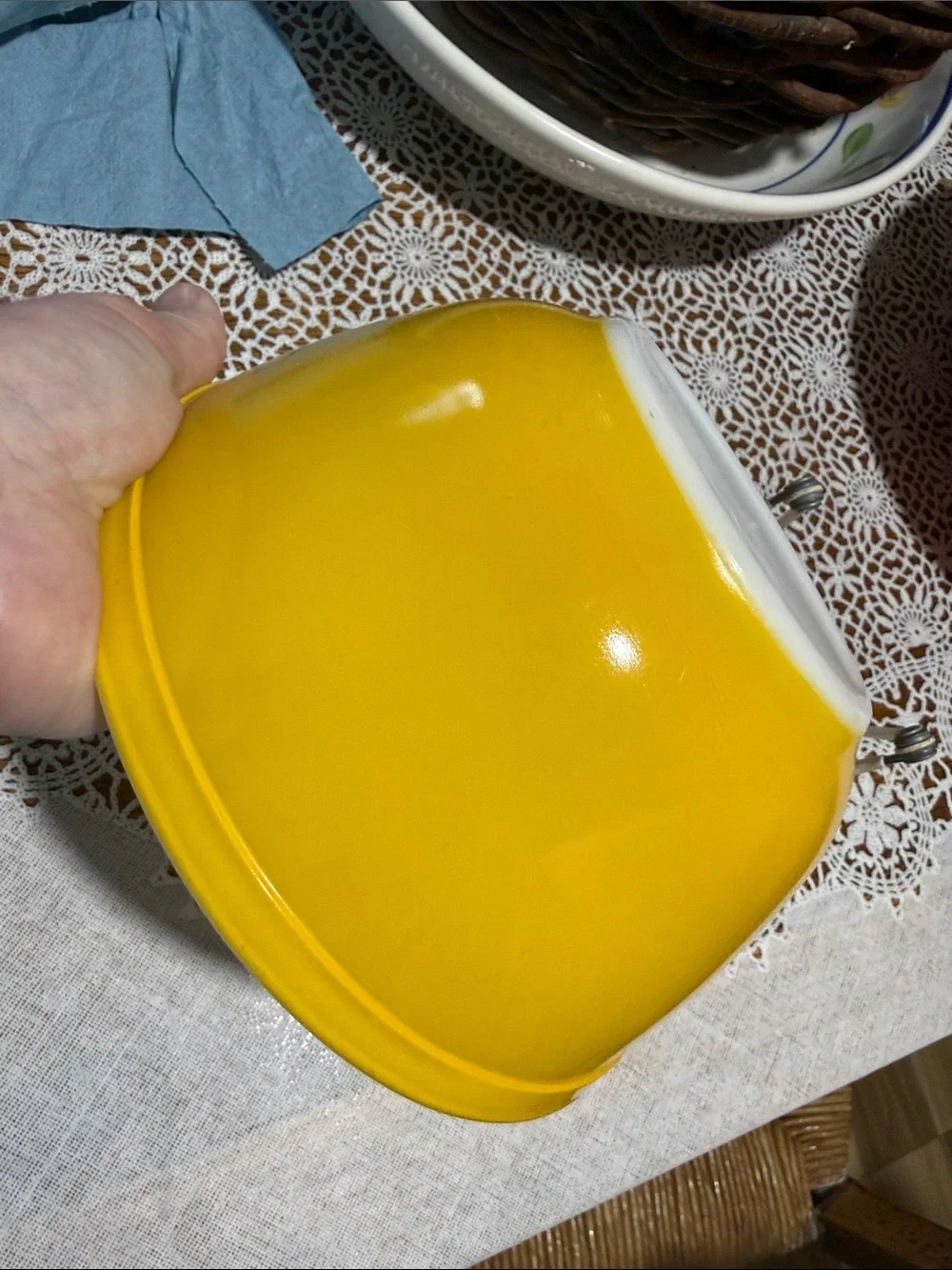Pyrex Yellow sunflower daisy 402 mixing Bowl glossy EUC